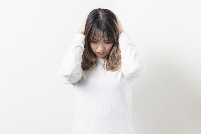 後悔している女性