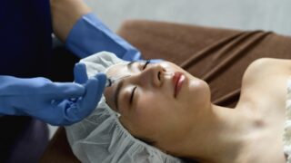 ヘアライン植毛後のカラー・縮毛矯正はいつから?美容院での伝え方も経験者が解説
